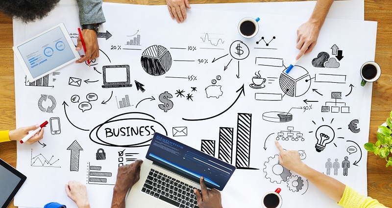 Sinh viên ngành Kinh doanh Quốc tế học tập và phát triển kỹ năng làm việc trong môi trường kinh doanh toàn cầu