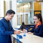 Giao dịch viên ngân hàng là cầu nối quan trọng giữa khách hàng và hệ thống tài chính, đảm bảo mọi giao dịch diễn ra chính xác và an toàn