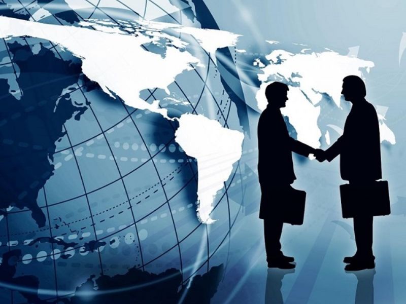 Ngành thương mại quốc tế giúp sinh viên tiếp cận môi trường làm việc quốc tế năng động