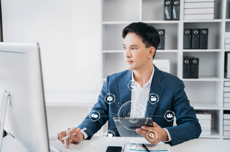 Nhân viên IT Đà Nẵng làm việc tại văn phòng công nghệ hiện đại